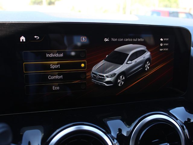 MERCEDES-BENZ GLA 200 usata, con Specchietti laterali elettrici