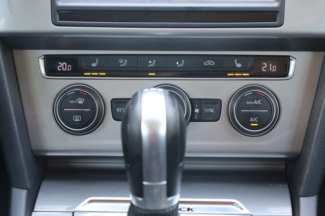VOLKSWAGEN Passat Alltrack usata, con USB