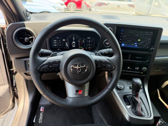 TOYOTA Yaris usata, con Controllo automatico clima