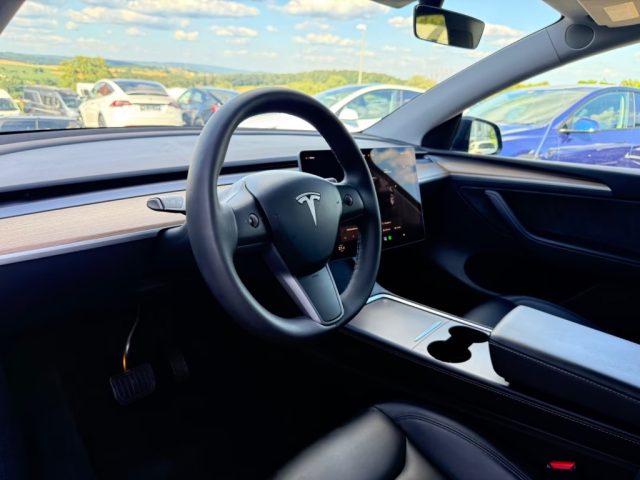 TESLA Model Y usata, con Boardcomputer