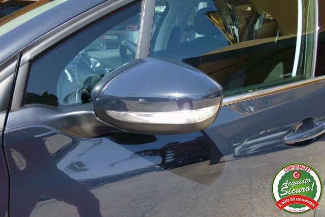 PEUGEOT 2008 usata, con Autoradio digitale