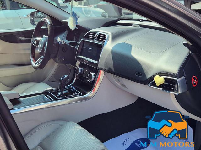 JAGUAR XE usata, con Controllo trazione