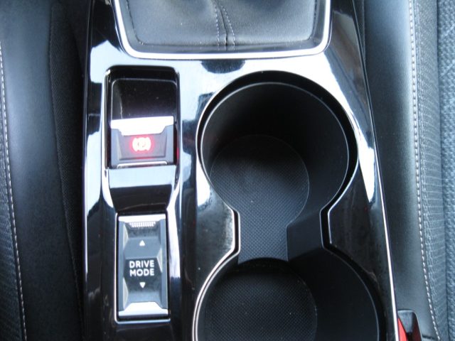 PEUGEOT 208 usata, con Sensori di parcheggio anteriori