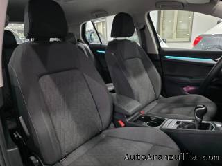 VOLKSWAGEN Golf usata, con USB