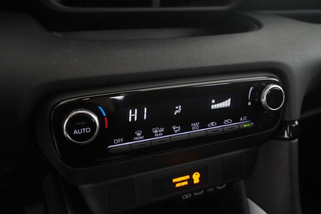 TOYOTA Yaris usata 8