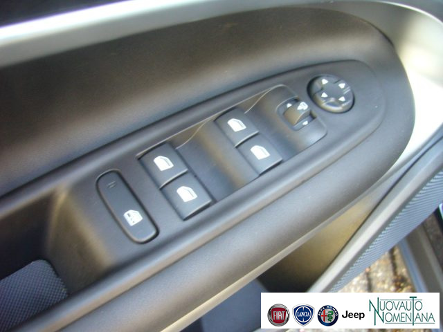 JEEP Avenger usata, con Volante in pelle