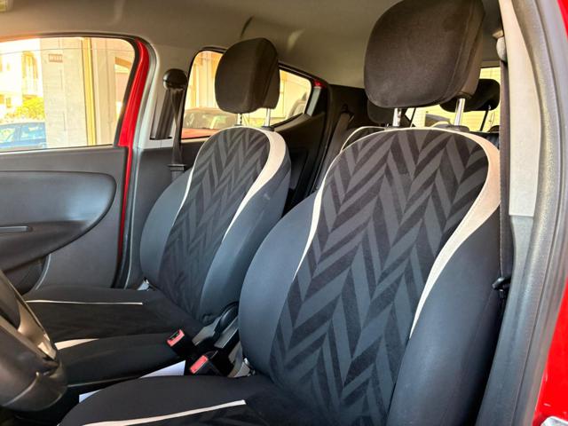 LANCIA Ypsilon usata, con MP3