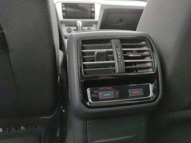 VOLKSWAGEN Passat Variant usata, con Sistema di navigazione