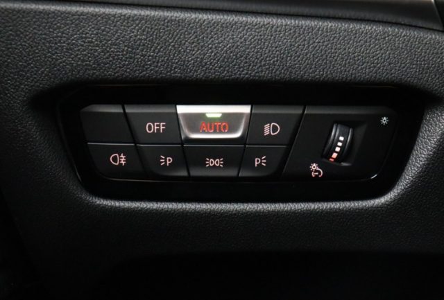 BMW 330 usata, con Touch screen