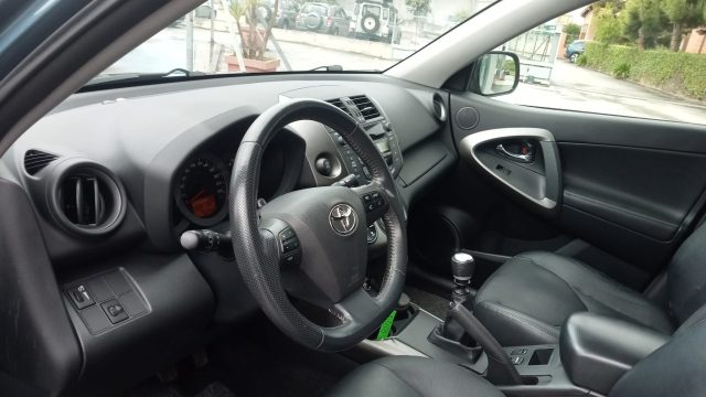 TOYOTA RAV 4 usata, con Regolazione elettrica sedili