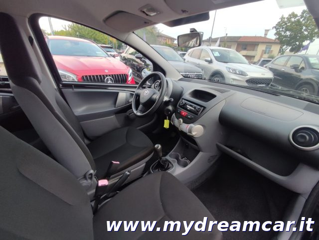 TOYOTA Aygo usata 9