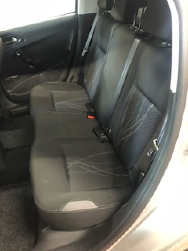 PEUGEOT 208 usata, con Volante multifunzione