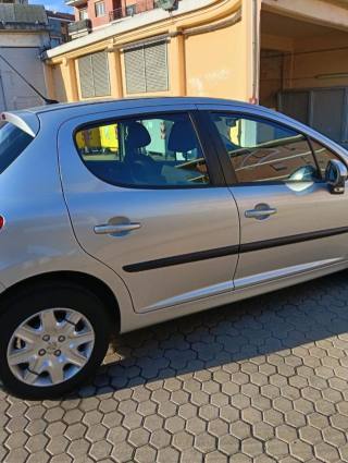 PEUGEOT 207 usata, con Autoradio