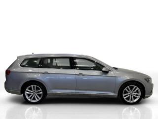 VOLKSWAGEN Passat Variant usata, con Park Distance Control