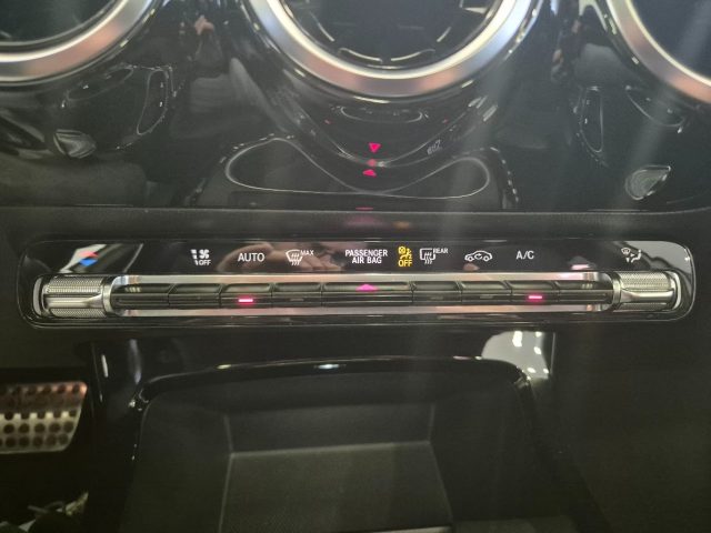 MERCEDES-BENZ A 180 usata, con Touch screen