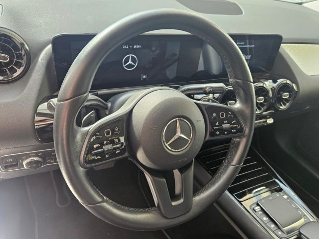 MERCEDES-BENZ GLA 180 usata, con Cerchi in lega