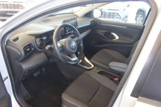 TOYOTA Yaris usata, con Fari LED