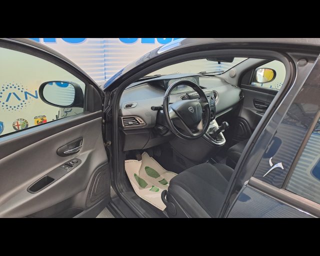 LANCIA Ypsilon usata, con ESP