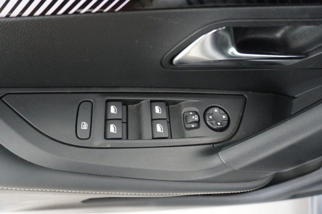 PEUGEOT 2008 usata, con Vetri oscurati
