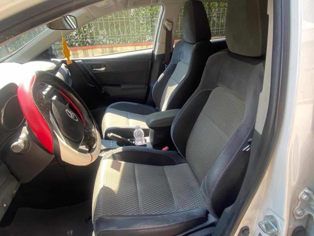 TOYOTA Auris usata 12