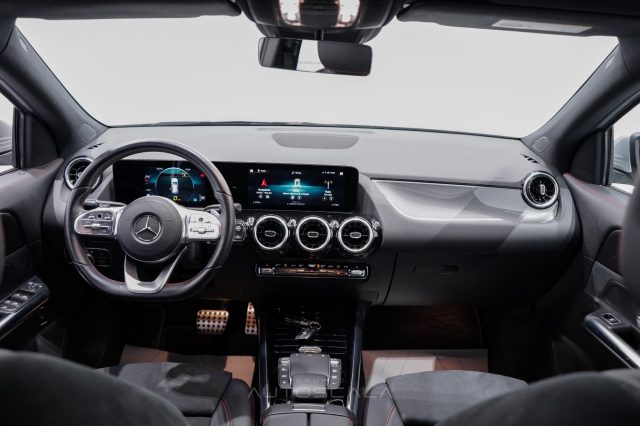 MERCEDES-BENZ GLA 200 usata, con Telecamera per parcheggio assistito
