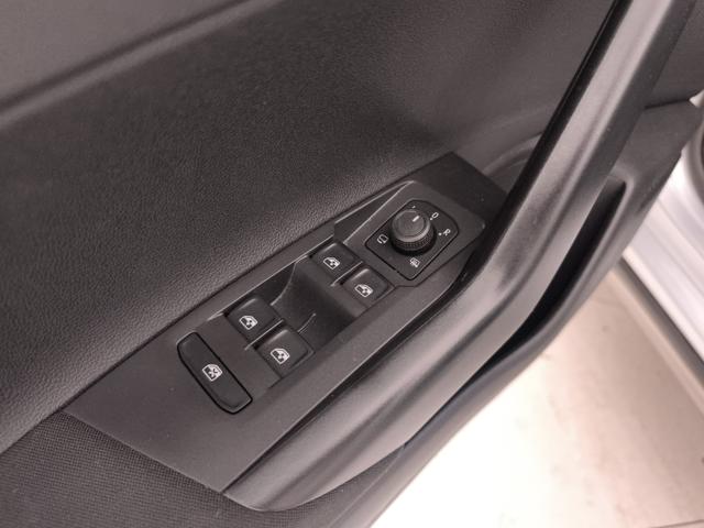 VOLKSWAGEN Taigo usata, con Luci diurne LED