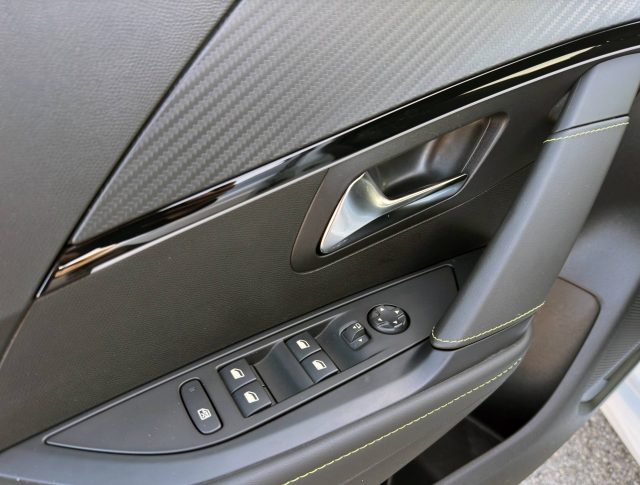 PEUGEOT 208 usata, con Airbag testa