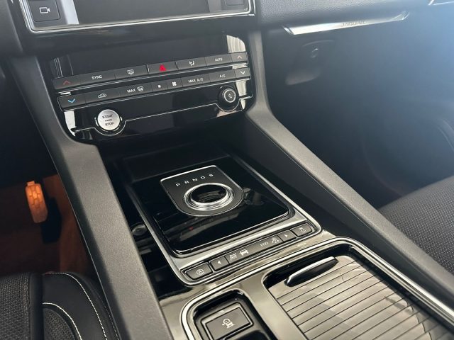 JAGUAR F-Pace usata, con ESP