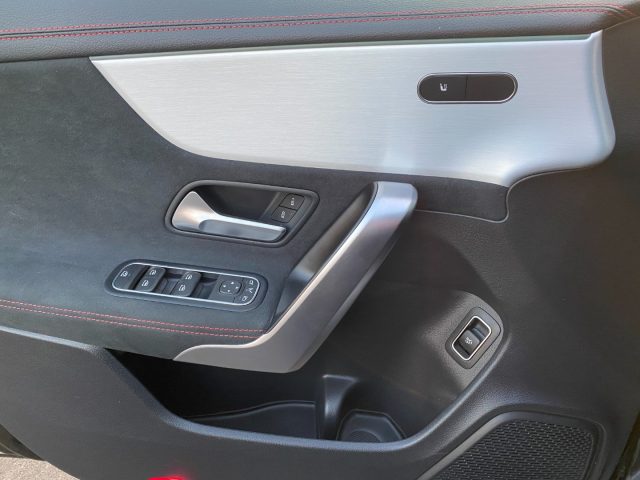 MERCEDES-BENZ CLA 200 usata, con USB
