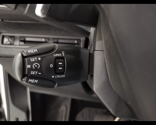 PEUGEOT 5008 usata, con Sistema di navigazione
