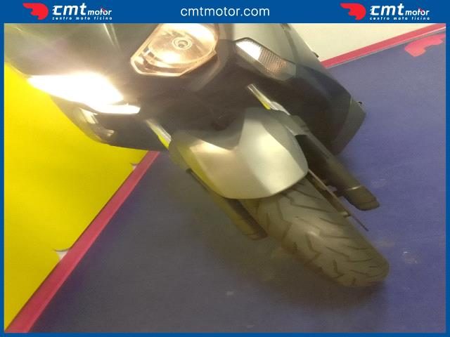 YAMAHA X-Max 250 usata 9