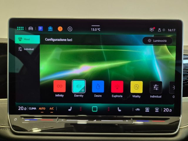 VOLKSWAGEN Passat usata, con Touch screen