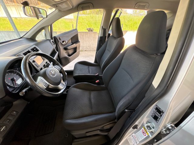 TOYOTA Verso-S usata, con Sistema di navigazione