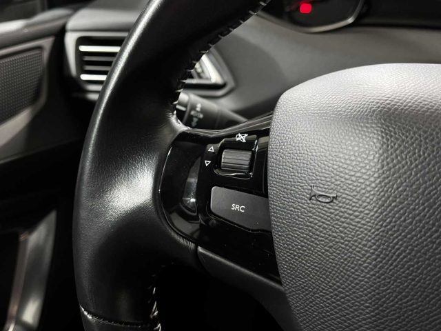 PEUGEOT 308 usata, con Airbag testa
