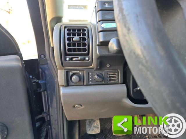 LAND ROVER Discovery usata 27