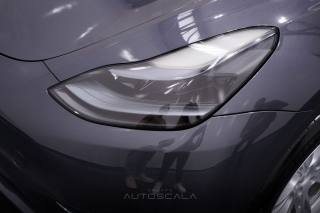 TESLA Model Y usata, con Specchietti laterali elettrici