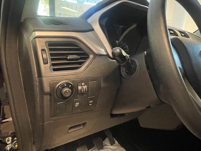 MAHINDRA KUV100 usata, con Specchietti laterali elettrici