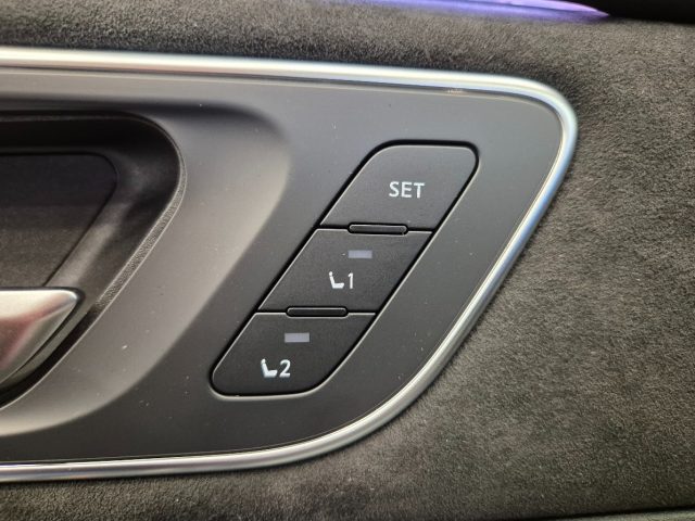 NISSAN Qashqai usata, con Fari LED