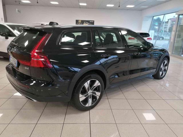 VOLVO V60 Cross Country usata, con Autoradio