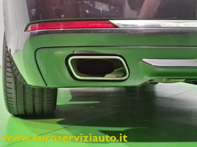 BMW 750 usata, con Sensori di parcheggio anteriori