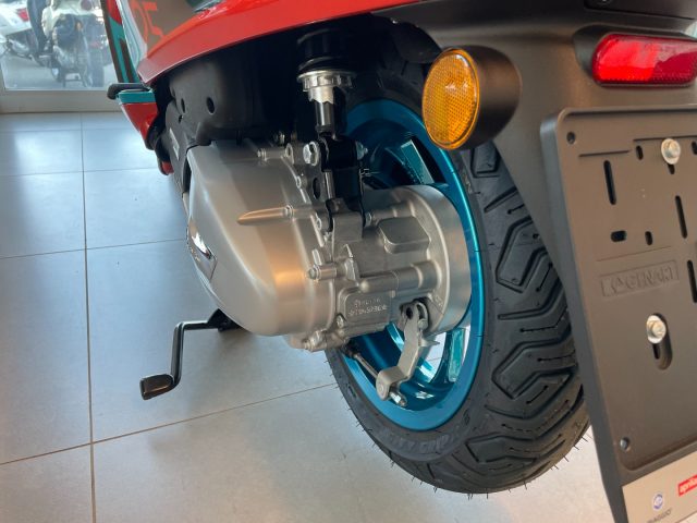 VESPA Primavera 125 usata 13