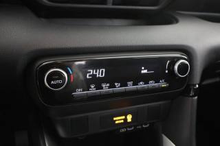 TOYOTA Yaris usata 8