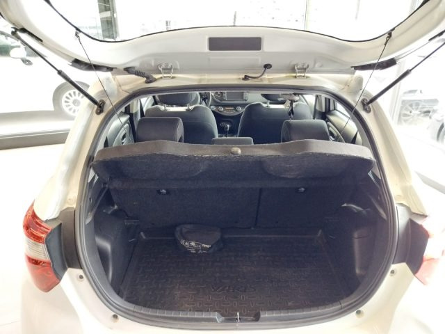 TOYOTA Yaris usata 23