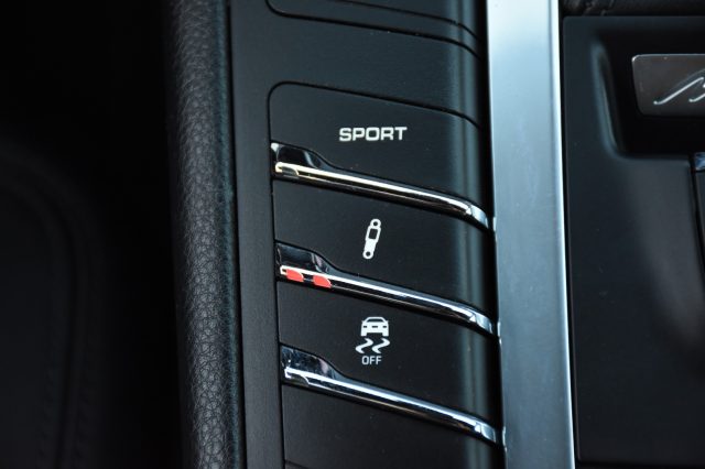 PORSCHE Macan usata, con Volante in pelle