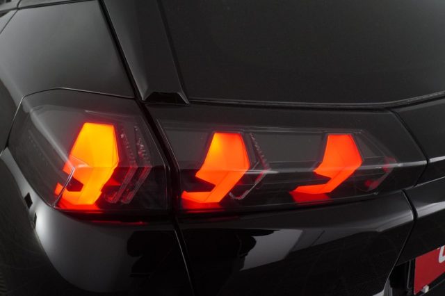 PEUGEOT 2008 usata 10