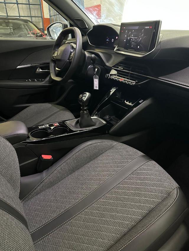 PEUGEOT 2008 usata, con Volante in pelle