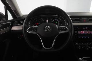VOLKSWAGEN Passat usata 11