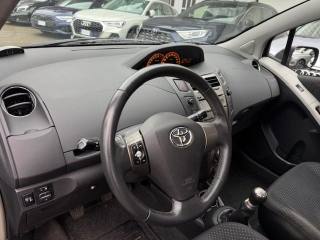 TOYOTA Yaris usata, con Servosterzo