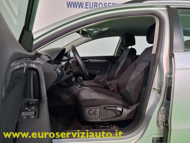 VOLKSWAGEN Passat usata 28