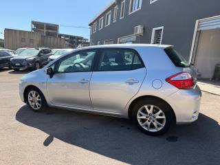 TOYOTA Auris usata 1
